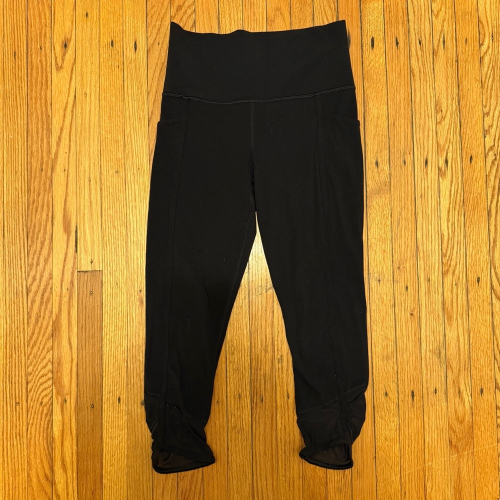 Athleta Salutation Stash Pocket II Capri Cropped Mesh Leggings